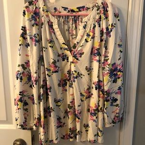 This Crown and Ivy flowy top is so comfortable and cute. Size XXL